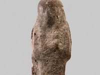 Aeg T 54  Aeg T 54, 20./21. Dynastie, Uschebti, Roter Ton, H 7,0 cm, B 2,1 cm, T 1,7 cm : Bestandskatalog Ägypten, Museumsfoto: Claus Cordes